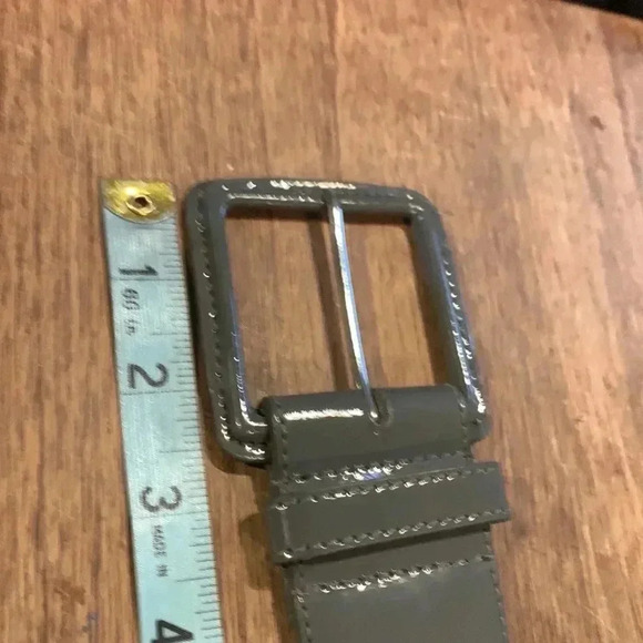 Jacob NWOT gray patent leather  belt with wide buckle - Picture 4 of 7